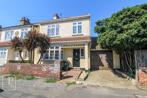 3 bedroom detached house for sale, Crossfield Road, Clacton-on-Sea, Essex, CO15