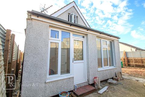 9 Beach Way, Jaywick, Clacton-on-sea, CO15 2HJ