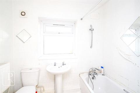9 Beach Way, Jaywick, Clacton-on-sea, CO15 2HJ