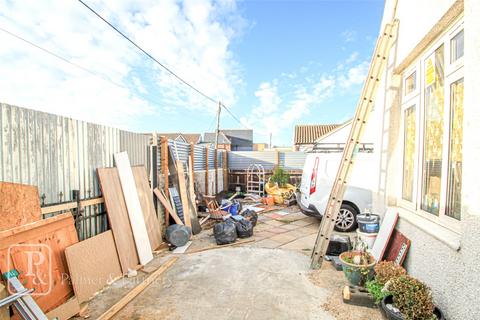 9 Beach Way, Jaywick, Clacton-on-sea, CO15 2HJ