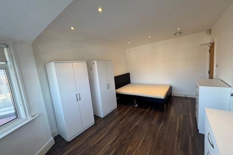 House share to rent, Cleveland Gardens, London