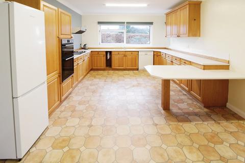 4 bedroom bungalow to rent, Ledgate Lane, Leeds LS25