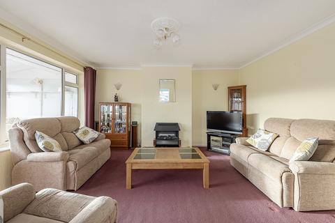 2 bedroom bungalow for sale, Five Oaks, Luton LU1