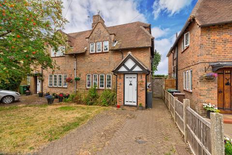 4 bedroom semi-detached house for sale, Barnfield Road, Hertfordshire AL5