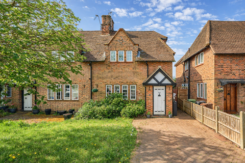 4 bedroom semi-detached house for sale, Barnfield Road, Hertfordshire AL5