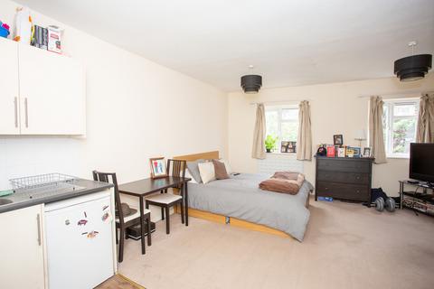 Studio to rent, Granville Court, St Albans AL1