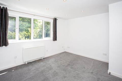 2 bedroom apartment to rent, Hillside Road, Hertfordshire AL1