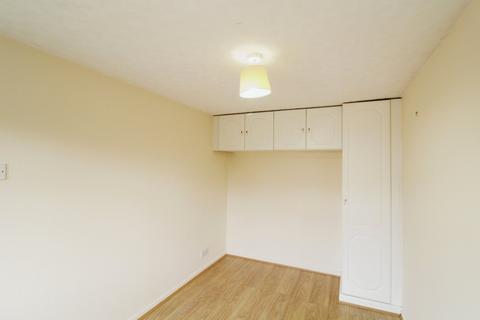 3 bedroom end of terrace house to rent, Woodville Place, Leeds LS18