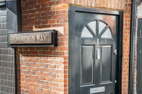 2 bedroom maisonette to rent, Sovereign Way, Hertfordshire AL3