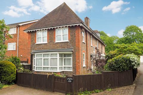 2 bedroom house to rent, York Road, Surrey SM2