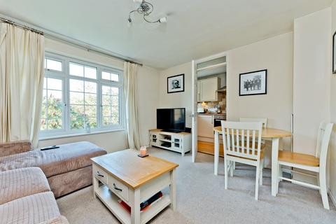 1 bedroom apartment to rent, Minstrel Gardens, Surrey KT5