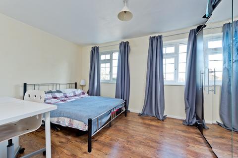 1 bedroom apartment to rent, Minstrel Gardens, Surrey KT5