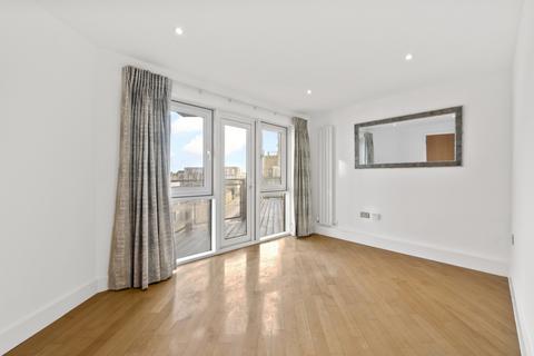 3 bedroom apartment to rent, Montague Road, Wimbledon SW19