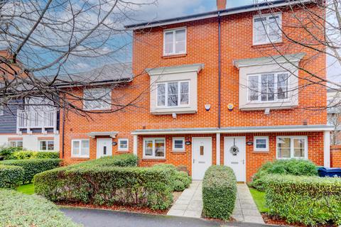 4 bedroom terraced house for sale, Chequers Avenue, Buckinghamshire HP11