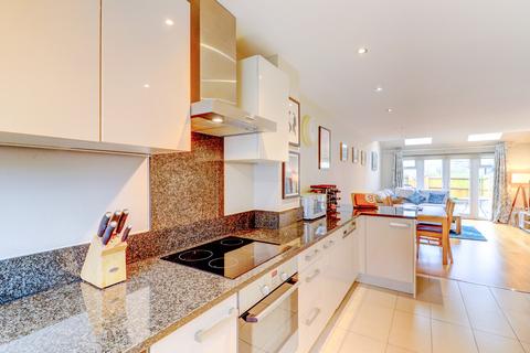 4 bedroom terraced house for sale, Chequers Avenue, Buckinghamshire HP11