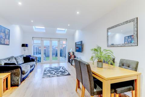 3 bedroom terraced house for sale, Greenwich Drive, Buckinghamshire HP11