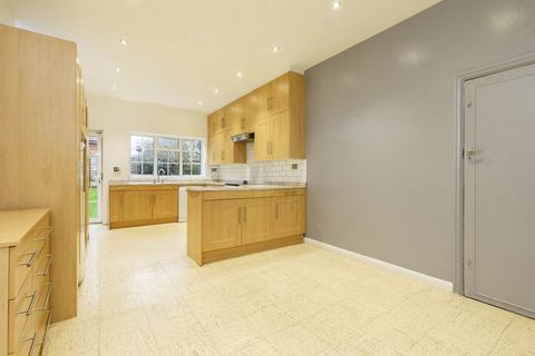 5 bedroom semi-detached house to rent, NW2