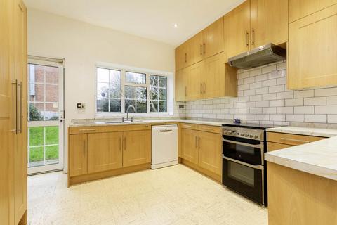 5 bedroom semi-detached house to rent, NW2