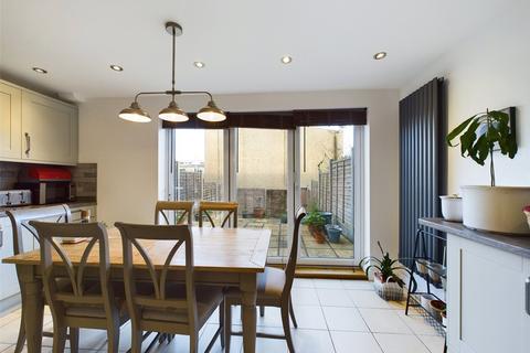 16 Mimosa Close, Romford, RM3 8JJ