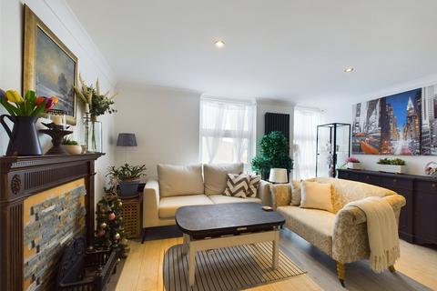 16 Mimosa Close, Romford, RM3 8JJ