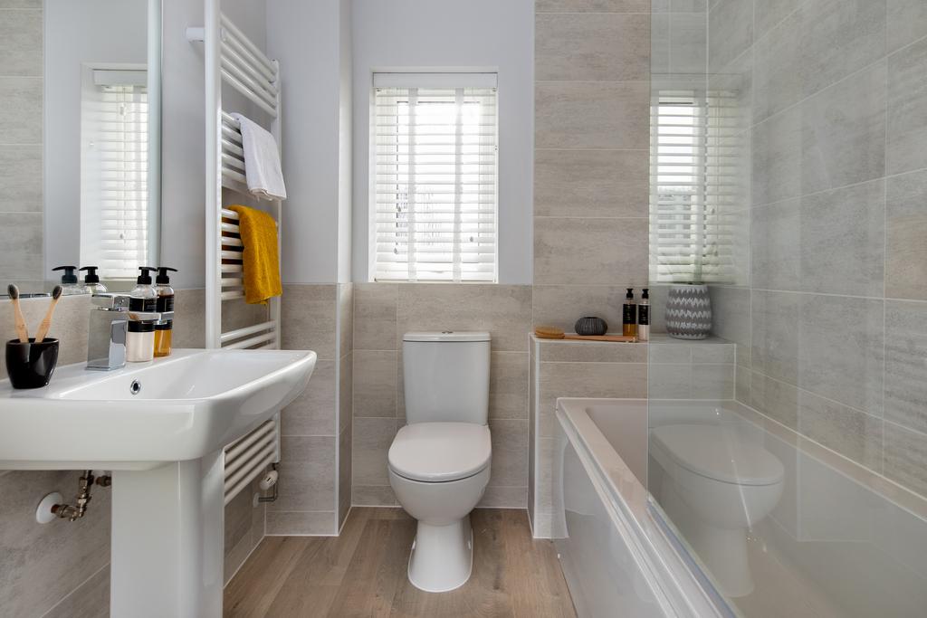 Family bathroom in the Kenley 2 bedroom home