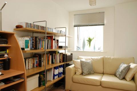 2 bedroom flat to rent, Cassilis Road, Isle Of Dogs, London, E14