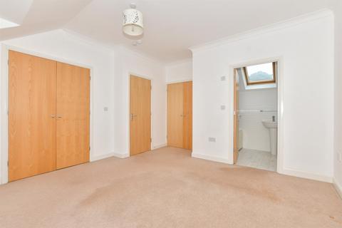 18 Lower Corniche, Hythe, CT21 5TP