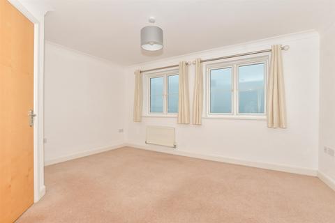 18 Lower Corniche, Hythe, CT21 5TP