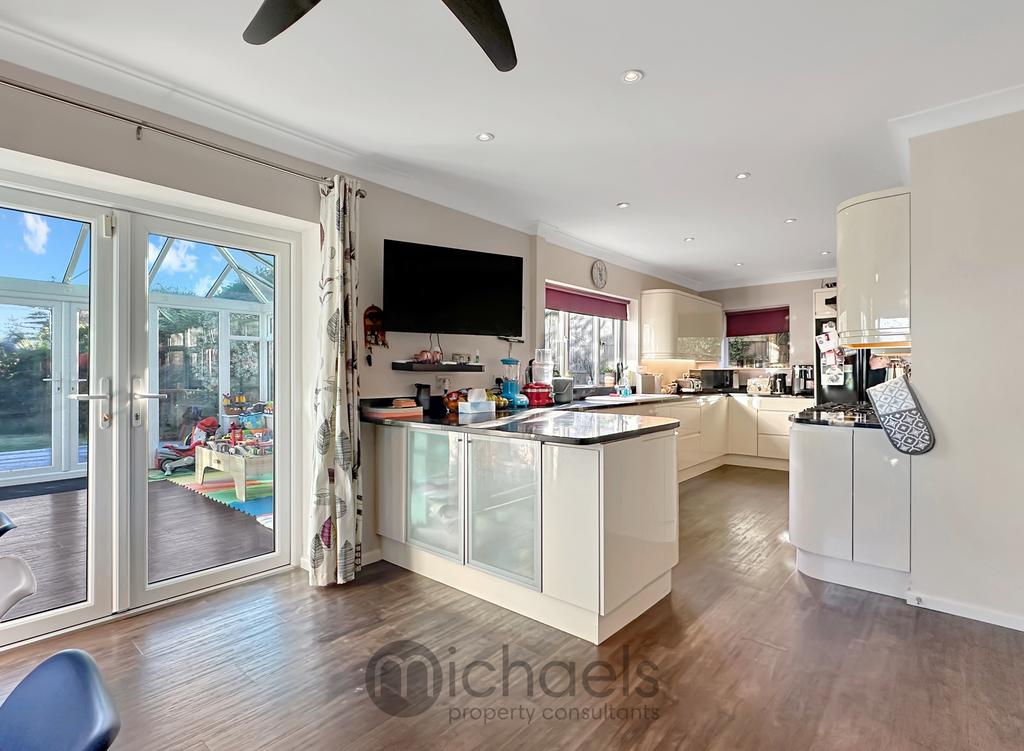 Kitchen/Dining Area