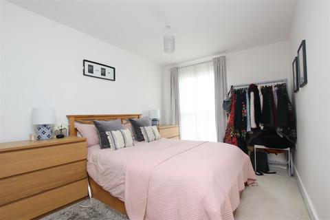 2 bedroom flat to rent, The Square, Bristol BS16