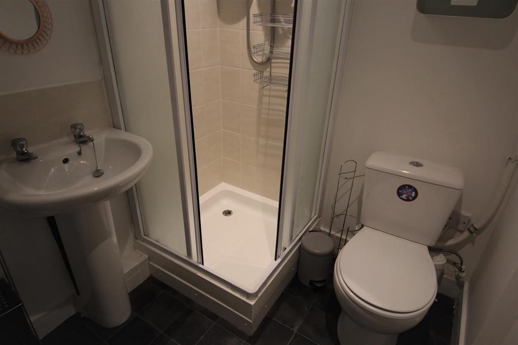 Bathroom 1.jpg