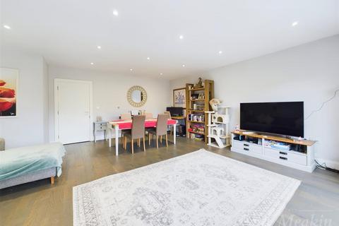 3 bedroom house for sale, Cranleigh Close, South Croydon