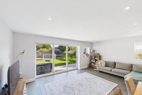18 Cranleigh Close, South Croydon, CR2 9LH