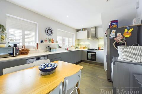18 Cranleigh Close, South Croydon, CR2 9LH