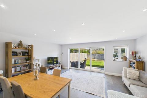 18 Cranleigh Close, South Croydon, CR2 9LH