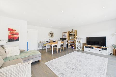18 Cranleigh Close, South Croydon, CR2 9LH