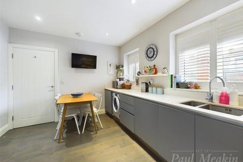 18 Cranleigh Close, South Croydon, CR2 9LH