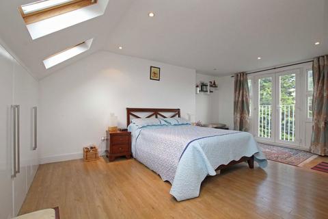 4 bedroom house to rent, Buckleigh Avenue, London SW20