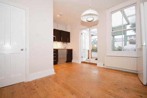 2 bedroom house to rent, Dupont Road, Raynes Park SW20