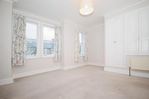 2 bedroom house to rent, Dupont Road, Raynes Park SW20