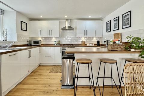 2 Cross Street, Padstow, PL28 8AT