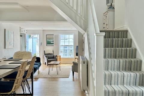 2 Cross Street, Padstow, PL28 8AT