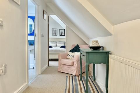 2 Cross Street, Padstow, PL28 8AT