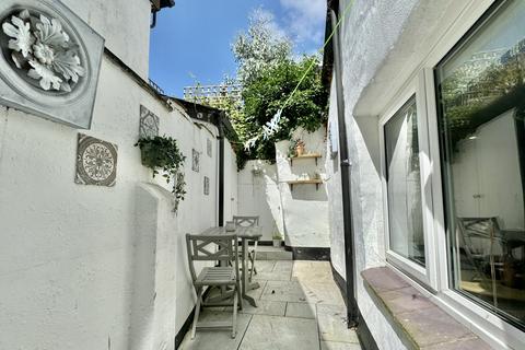2 Cross Street, Padstow, PL28 8AT