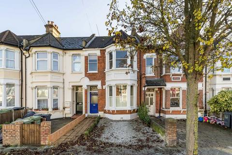 3 bedroom flat to rent, Gleneagle Road, London SW16