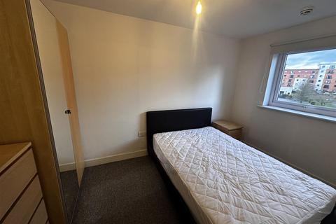 2 bedroom apartment to rent, Steele House, Salford