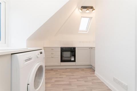 2 bedroom house to rent, Etchingham Park Road, Finchley