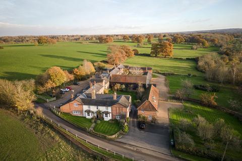 4 bedroom barn conversion to rent, Guileshill Lane, Ockham, GU23