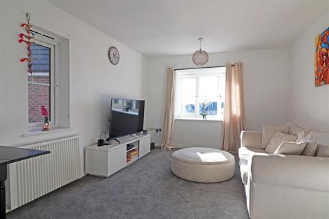 2 bedroom flat for sale, Rydons Way, Redhill