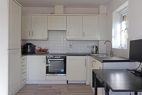 2 bedroom flat for sale, Rydons Way, Redhill